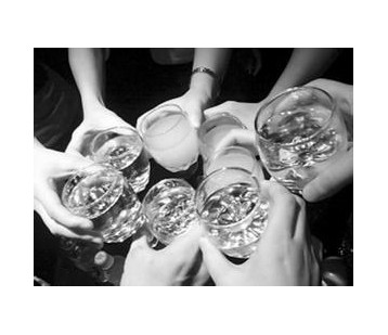 酒精打乱肺部健康平衡 过度饮酒除了伤肝还伤肺